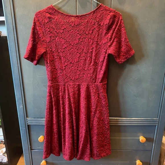 Pins & Needles Urban Outfitters Burgundy Crimson Sweetheart Lace Dress Sz Large - Picture 4 of 12